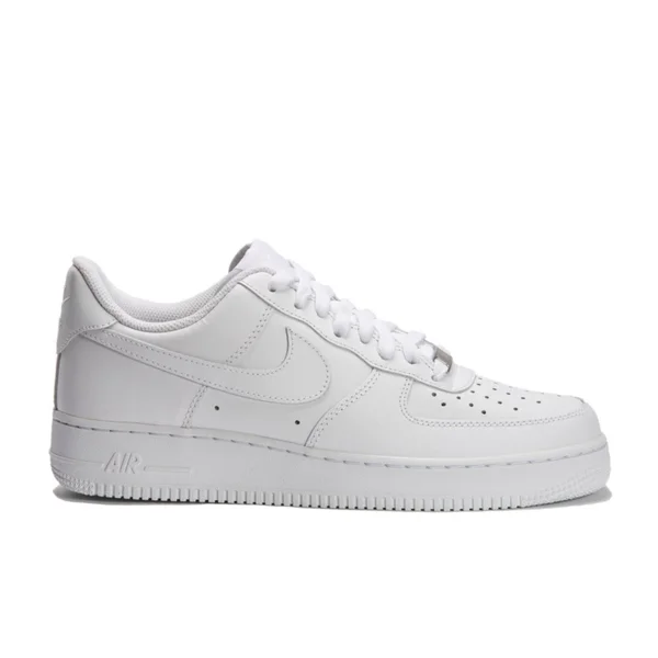 Nike White & Black Air Force 1 &07 Essential Sneakers