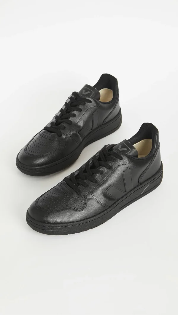 Veja V-10 - Black, Black Sole - US 11 - Men
