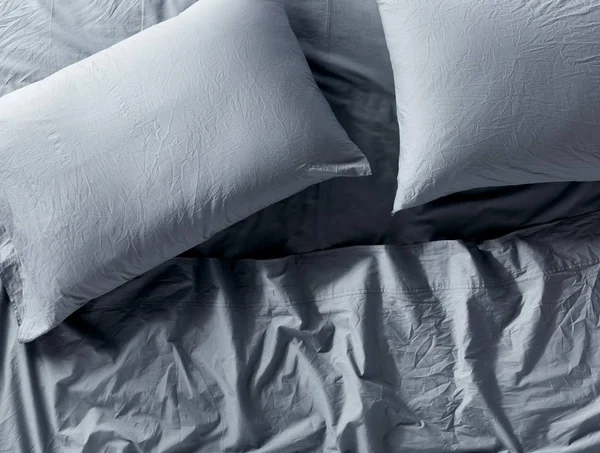 Coyuchi - Organic Crinkled Percale Fitted Sheet Cal King Steel Blue