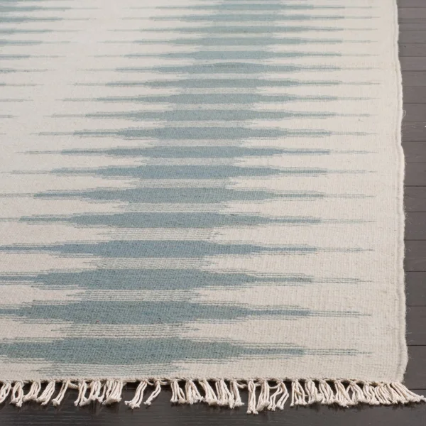 Safavieh Kilim NVK179A Ivory, Blue 6& x 9& Area Rug