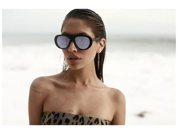 Quay Australia Bold Move Fashion Sunglasses Black/Purple