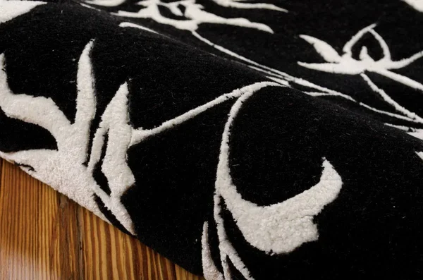 Nourison Versailles Palace VP49 3&6x22 x 5&6x22 Black - White Rug