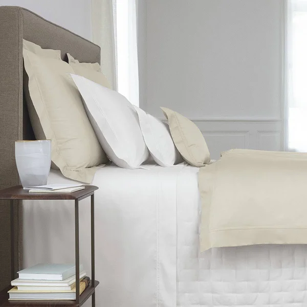 Yves Delorme Triomphe Coverlet - Queen - Silver
