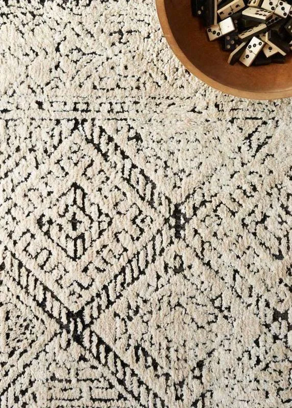 Magnolia Home by Joanna Gaines Lotus LB-07 Ivory - Black 5&0x22 x 7&6x22 Rug
