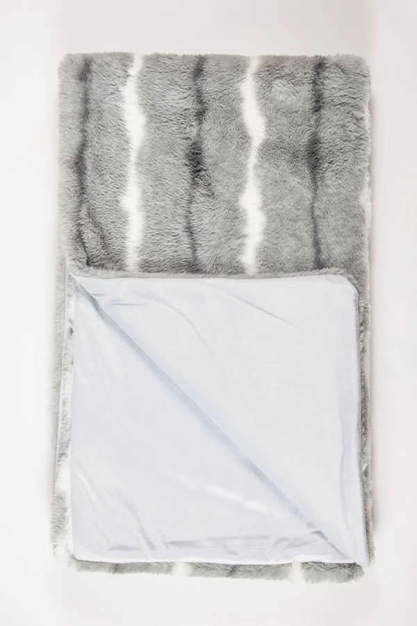 50x22 x 70x22 x 2x22 Grey-White - Faux Fur - Throw