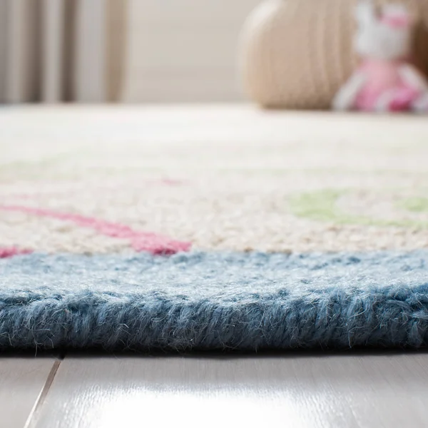 Safavieh Kids SFK362 Ivory/Blue 6& x 9& Area Rug