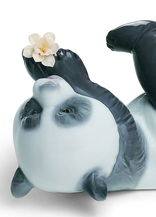 Lladro A Joyful Panda Porcelain Figurine, 5.12in x 2.76in
