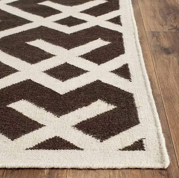 Safavieh DHU552C Dhurries Area Rug - Brown/Ivory: 5-ft x 8-ft