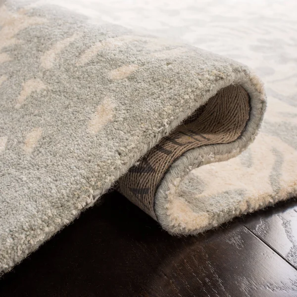 Safavieh Bella Light Grey & Ivory 4& x 6& Rug