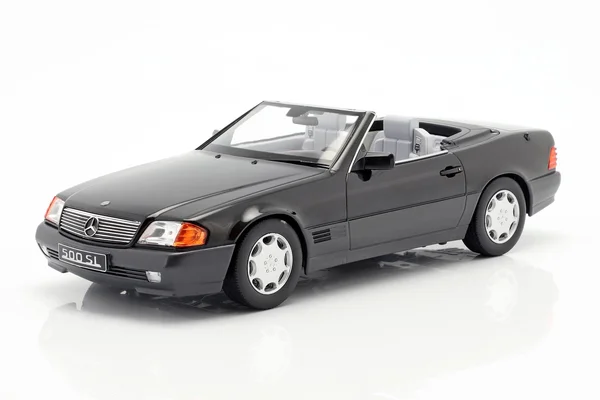 KK Scale Models - Mercedes-Benz 500 SL R129 - 1993 - 1/18, Black