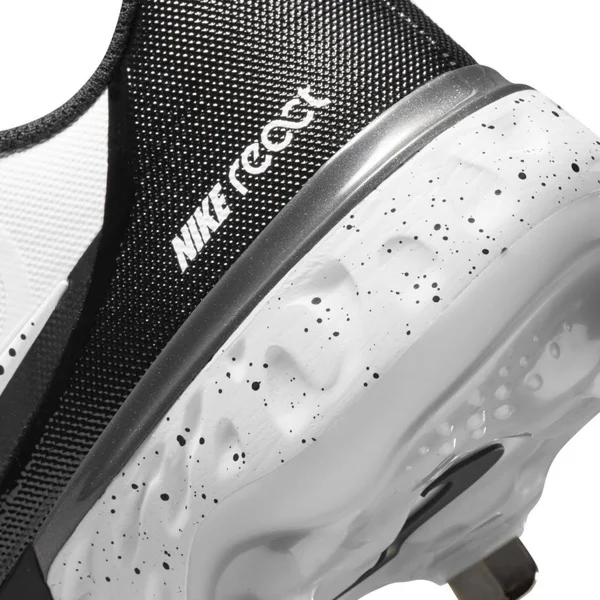 Nike Men's Alpha Huarache Elite 3 Metal Baseball Cleats - White