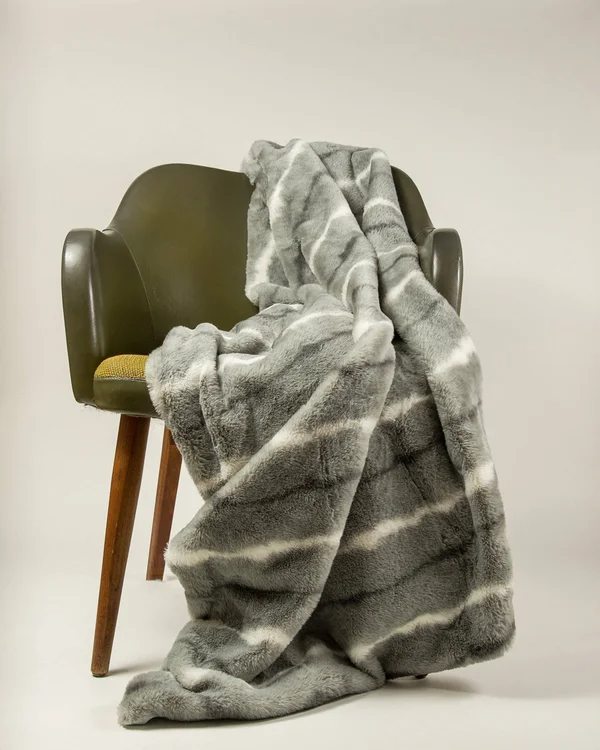 50x22 x 70x22 x 2x22 Grey-White - Faux Fur - Throw