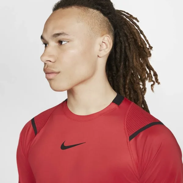 Nike Pro Aeroadapt Men's Short-Sleeve Top in Red - Size: Medium, BV5510-631