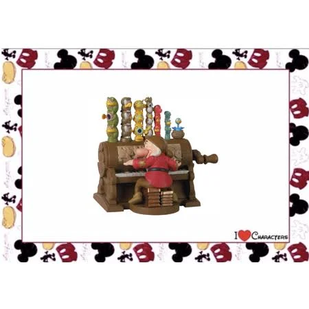 Disney Snow White and The Seven Dwarfs The Silly Song Musical Ornament with Motion