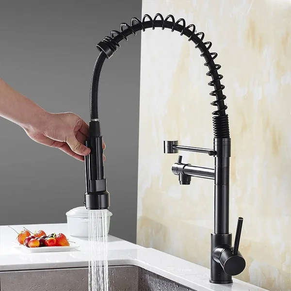 Single-Handle Pull-Down Sprayer Kitchen Faucet in Matte Black