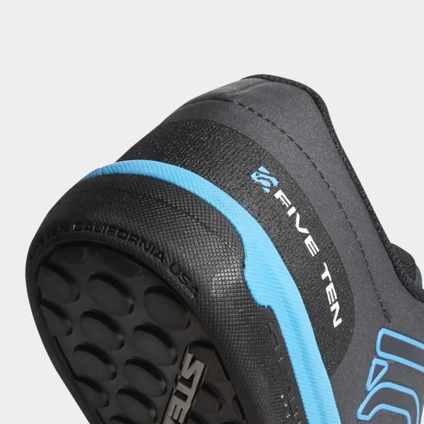 Five Ten Freerider Pro Women's Flat Shoe: Carbon/Shock Cyan/Black 10.5