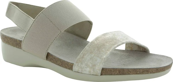 Munro Women's Pisces, Gold Metallic Size: 12 N