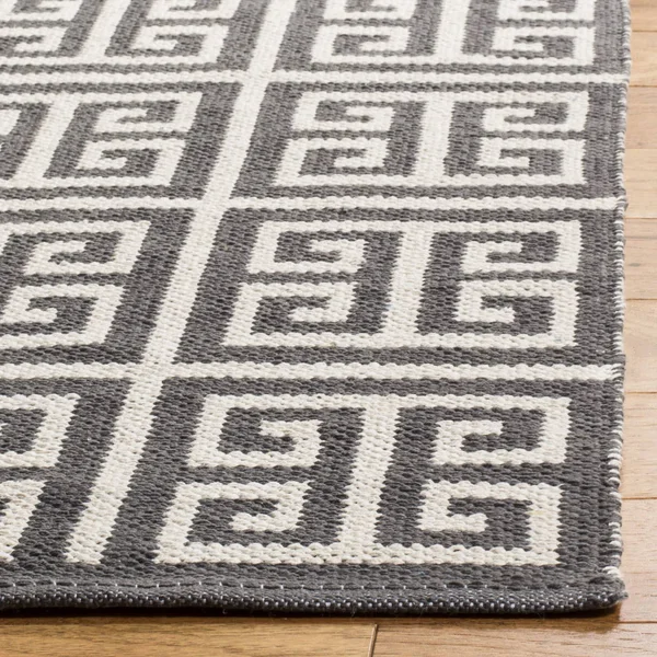 Safavieh Montauk MTK724E Area Rug Dark Grey, Ivory 6& x 6& Square