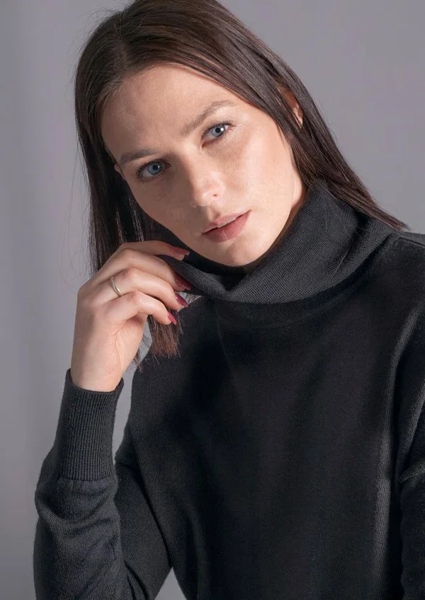 Womens Pure Extra Fine Merino Wool Oversized Roll Neck Jumper, Black, M