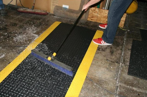 Rhino Mats 2 -ft x 9/16 -in B/Y 2-ft x 10-ft Black Rectangular Indoor Anti-Fatigue Mat, DTT24BYX10