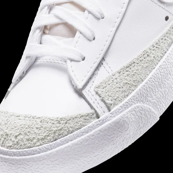 Nike Women's Blazer Mid &77 SE White