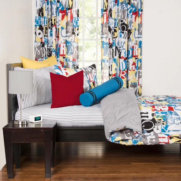 Crayola Dream on Reversible Full/Queen Comforter Set