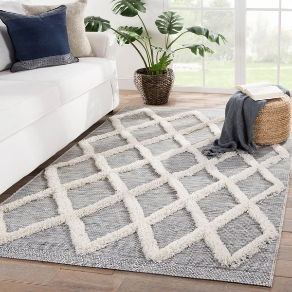Ackley Indoor/ Outdoor Trellis Gray/ Cream Area Rug - 5&3x22 x 7&6x22