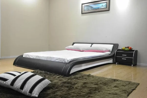 Greatime B1211EKBW Platform Bed - Eastern King, Black and White