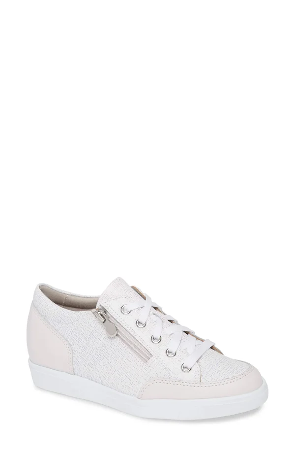 Women's Munro Gabbie Sneaker, Size 5 M - White