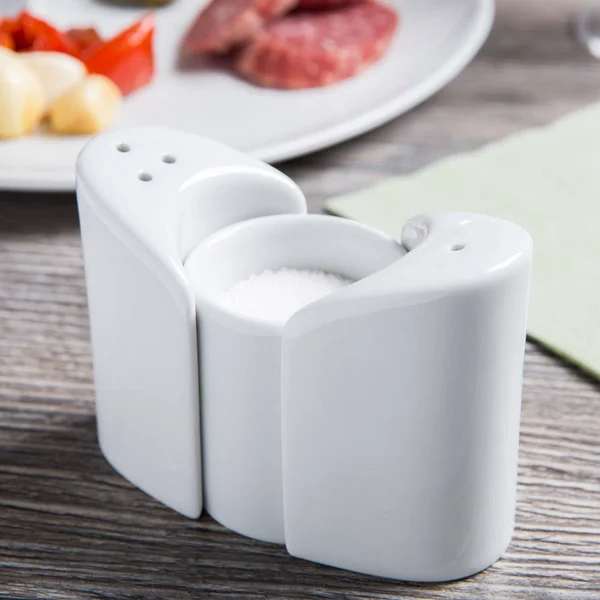 Tuxton GZP-731 2 x 0.5 in. Pepper Shaker-Porcelain White - 1 Dozen