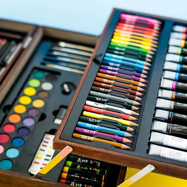 Art 101 Deluxe Artist Set in Wood Case (215 Piece)