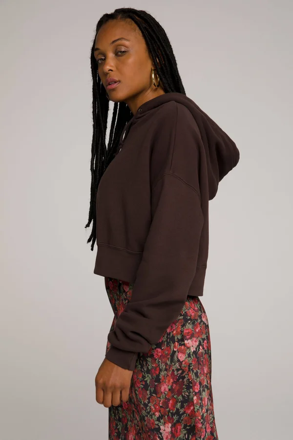 Good American Cool Crop Hoodie - Size 1 in Coffee001 at Nordstrom