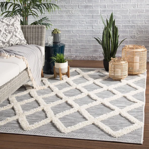 Ackley Indoor/ Outdoor Trellis Gray/ Cream Area Rug - 5&3x22 x 7&6x22